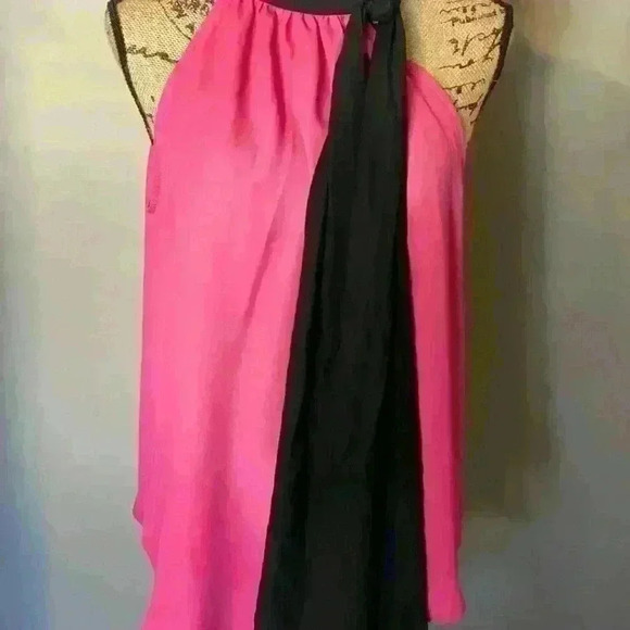 Dress top ties around the neck. Worn once - Picture 1 of 6